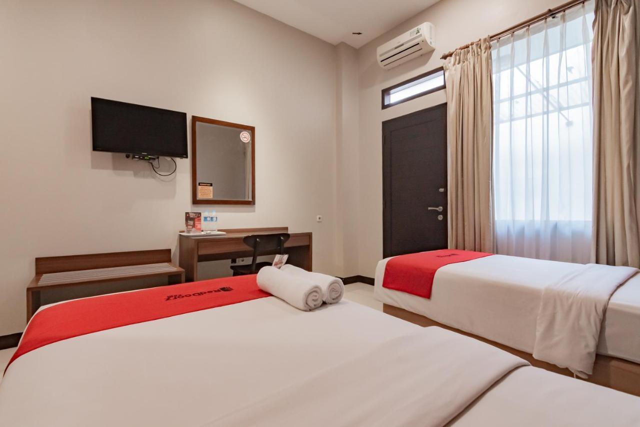 Hotel Reddoorz Near Simpang Dago 2 Bandung Exterior foto