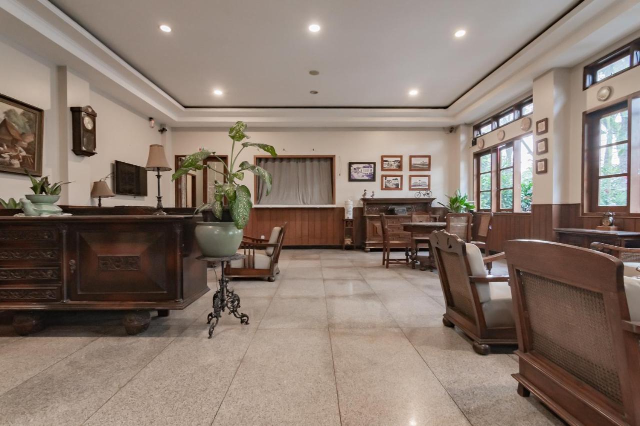 Hotel Reddoorz Near Simpang Dago 2 Bandung Exterior foto