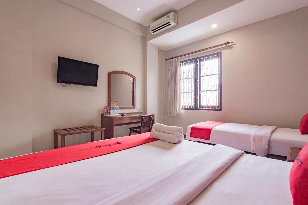 Hotel Reddoorz Near Simpang Dago 2 Bandung Exterior foto