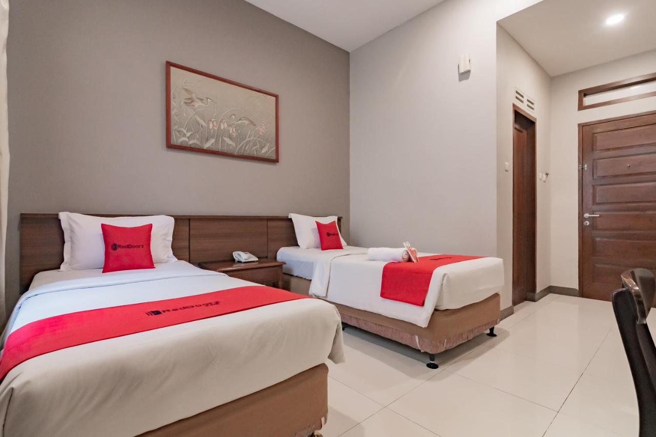 Hotel Reddoorz Near Simpang Dago 2 Bandung Exterior foto