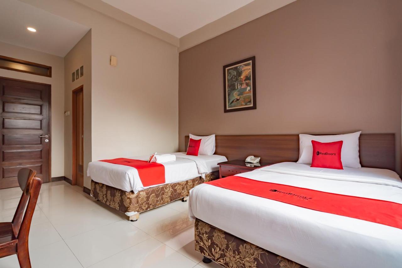 Hotel Reddoorz Near Simpang Dago 2 Bandung Exterior foto