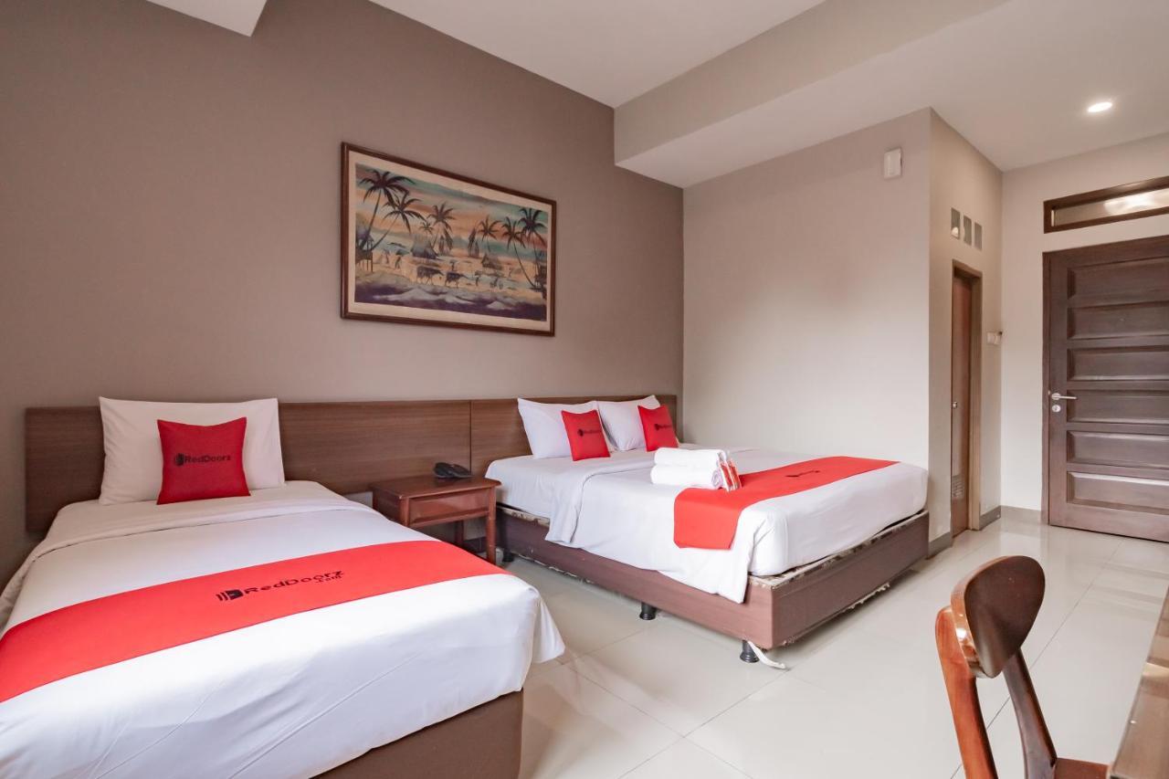 Hotel Reddoorz Near Simpang Dago 2 Bandung Exterior foto