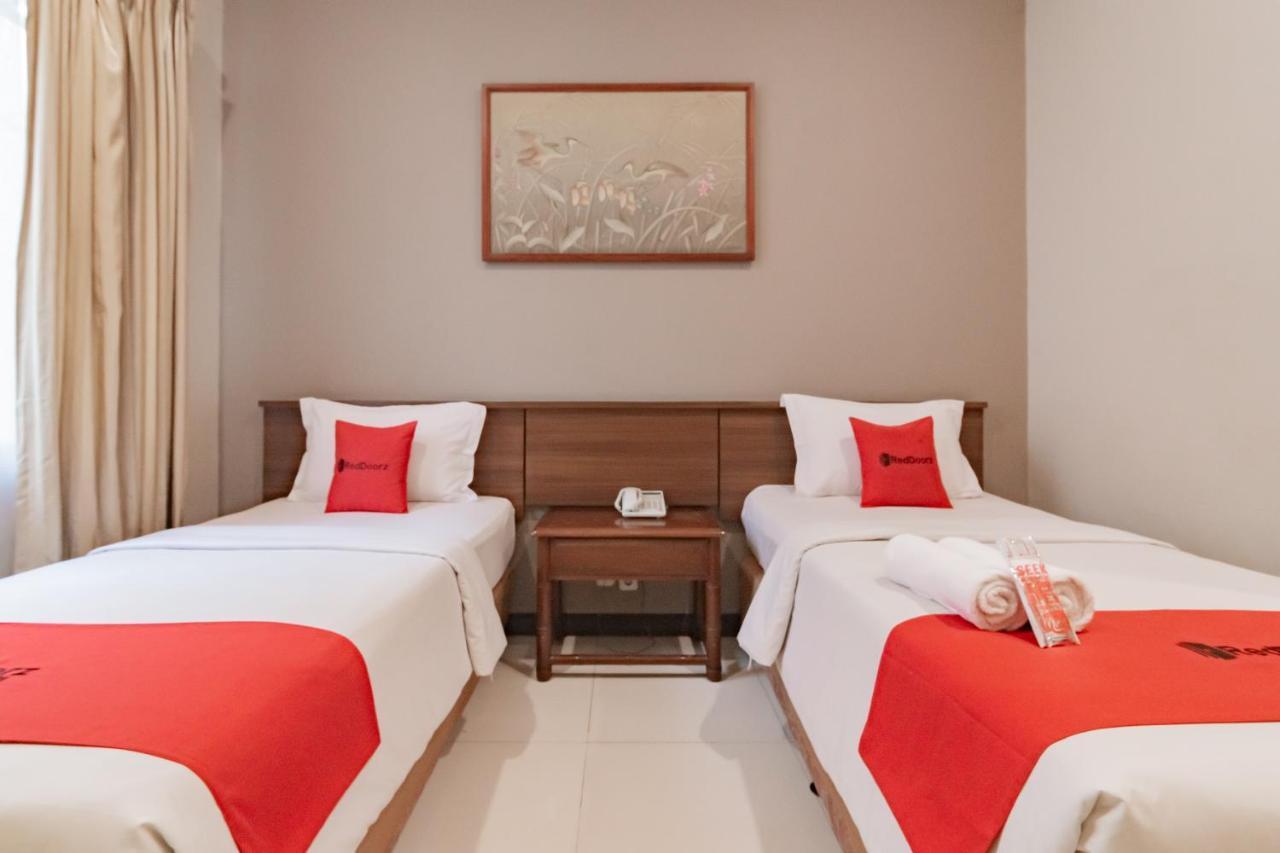 Hotel Reddoorz Near Simpang Dago 2 Bandung Exterior foto