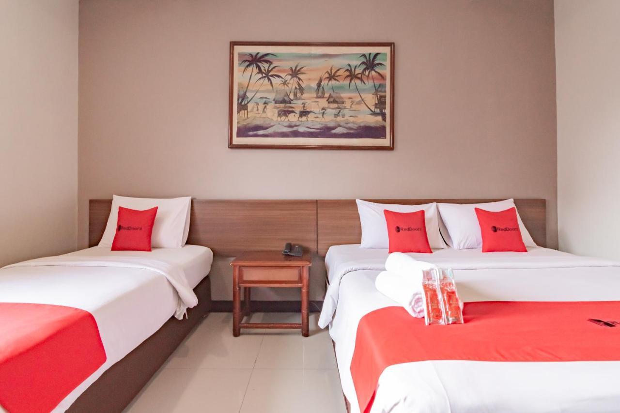 Hotel Reddoorz Near Simpang Dago 2 Bandung Exterior foto
