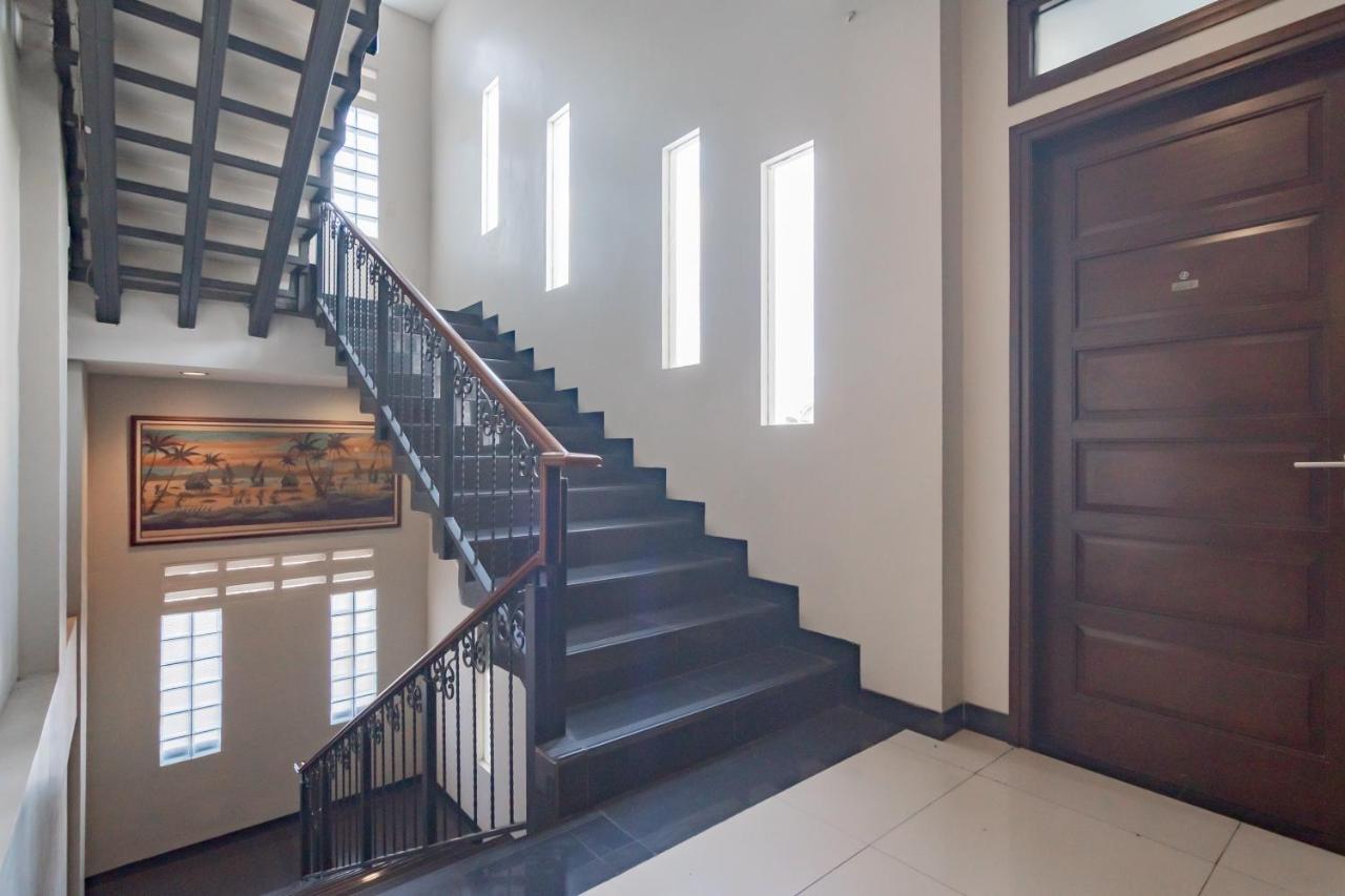 Hotel Reddoorz Near Simpang Dago 2 Bandung Exterior foto