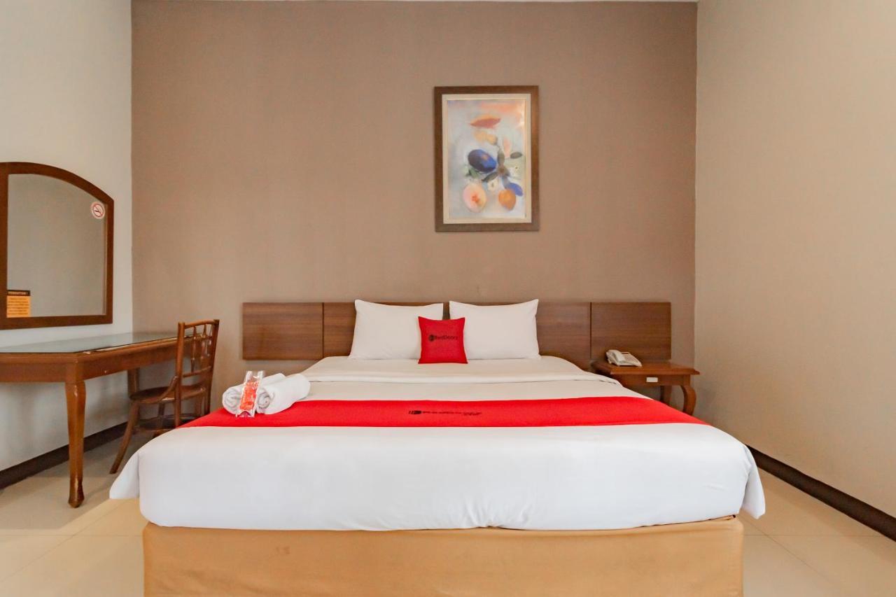 Hotel Reddoorz Near Simpang Dago 2 Bandung Exterior foto