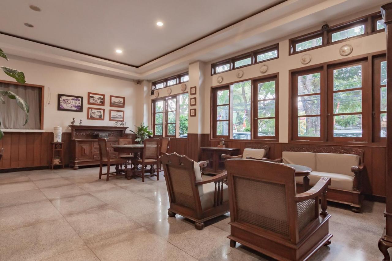 Hotel Reddoorz Near Simpang Dago 2 Bandung Exterior foto