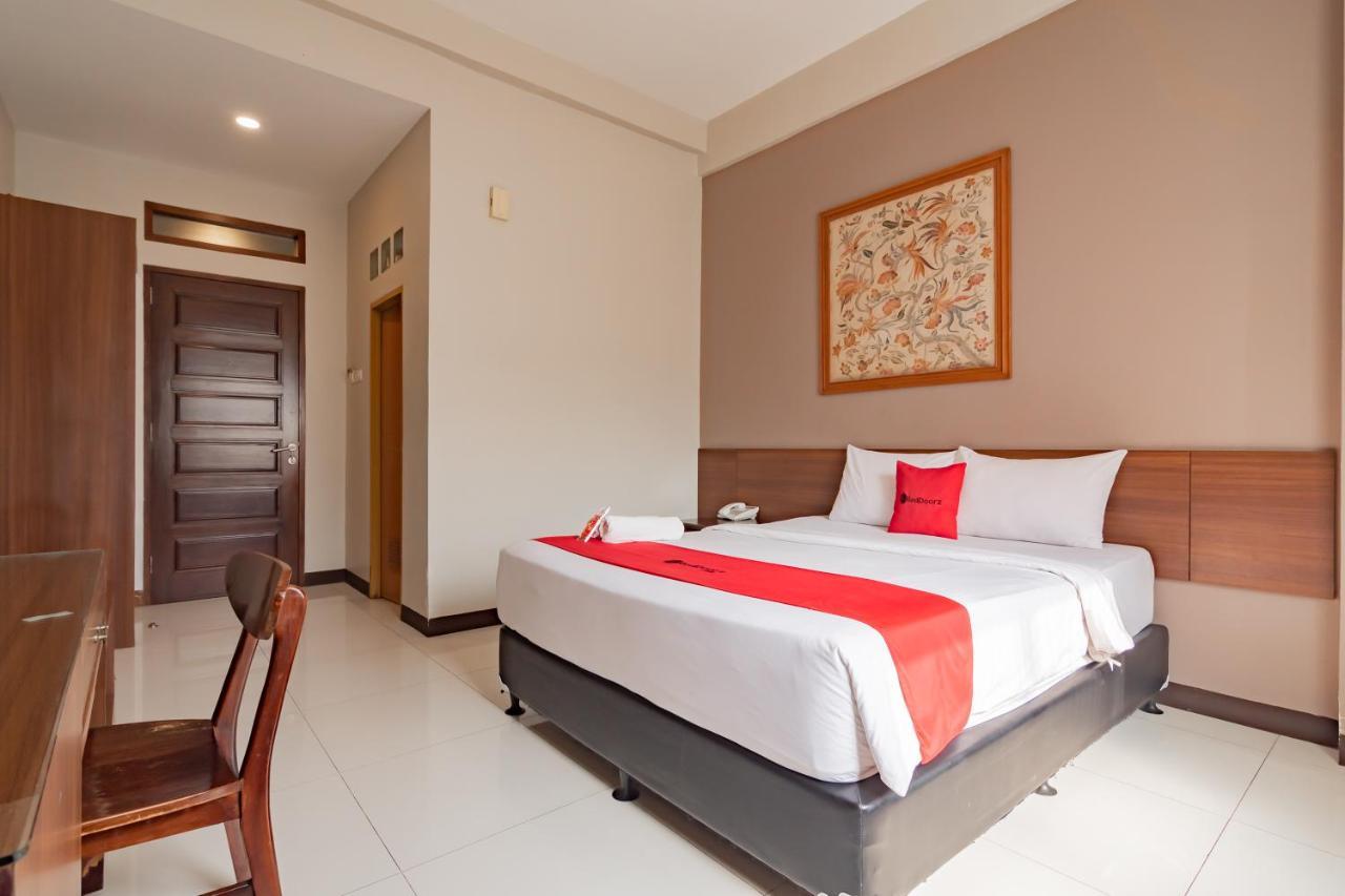 Hotel Reddoorz Near Simpang Dago 2 Bandung Exterior foto