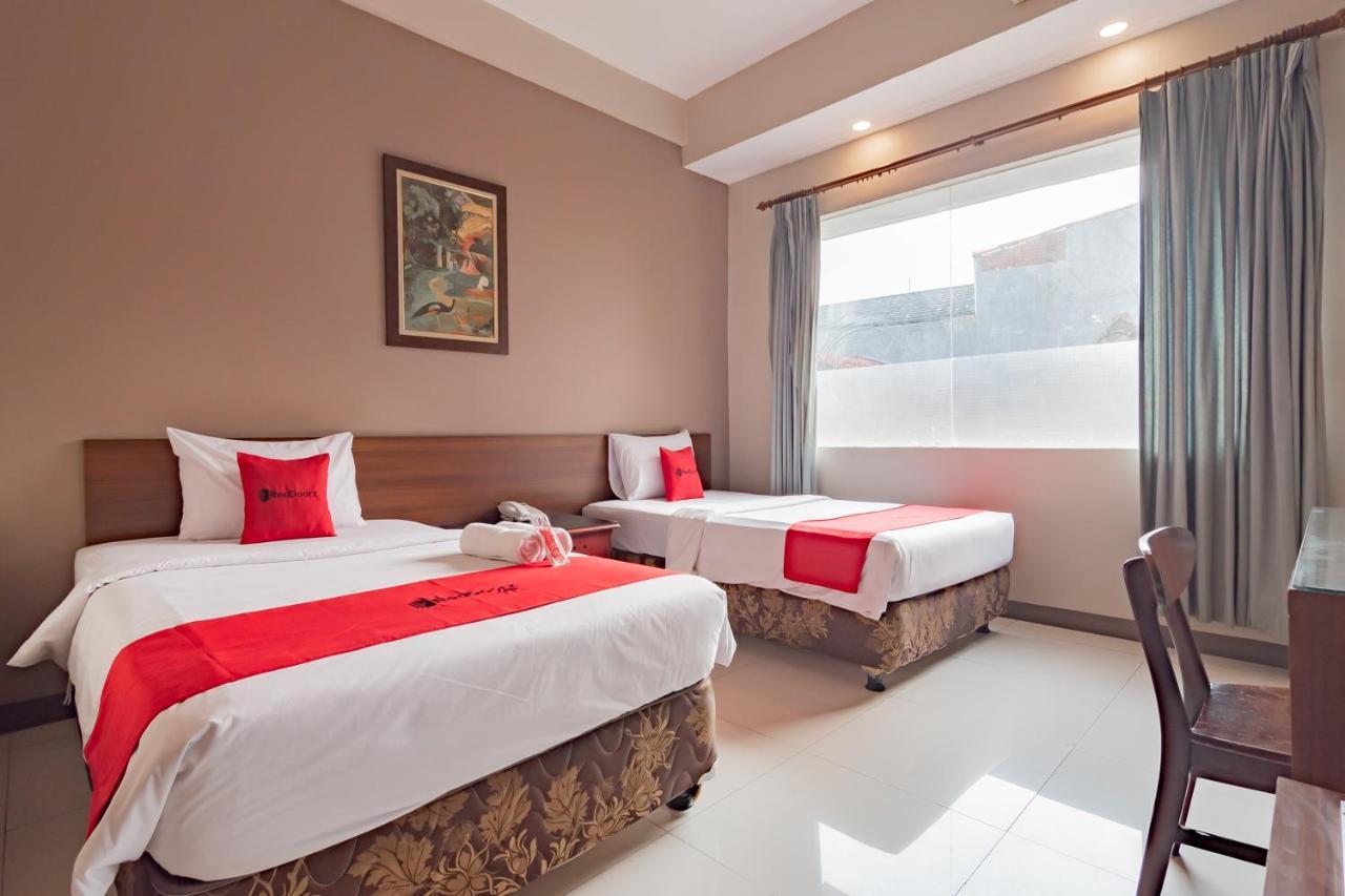 Hotel Reddoorz Near Simpang Dago 2 Bandung Exterior foto