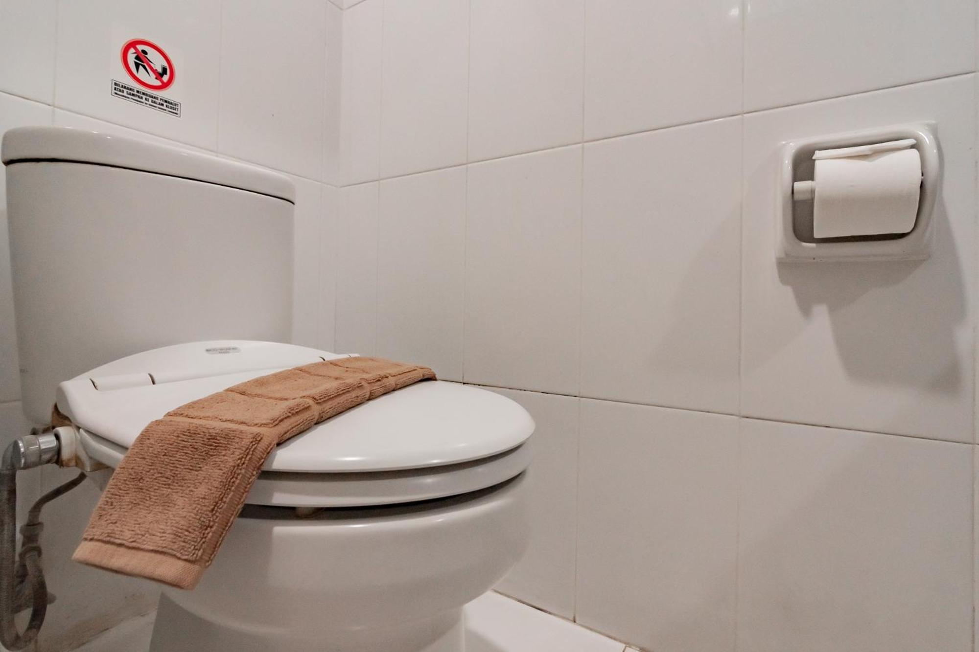 Hotel Reddoorz Near Simpang Dago 2 Bandung Zimmer foto