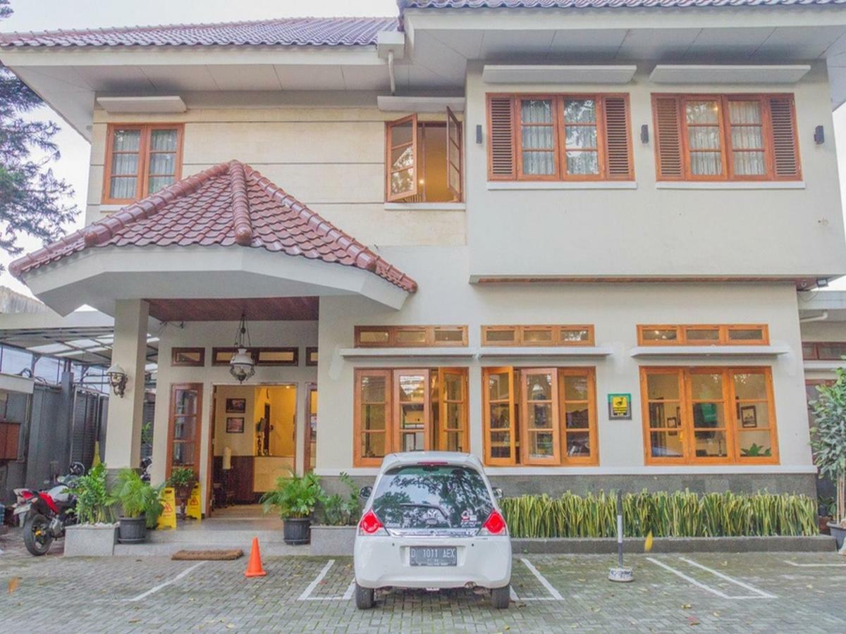 Hotel Reddoorz Near Simpang Dago 2 Bandung Exterior foto